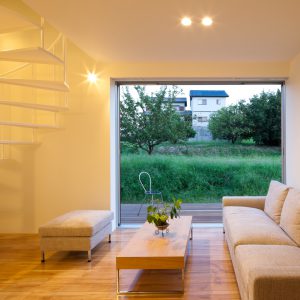 互い違いの内壁/homeHR 壁にすべて引き込みことができるサッシ