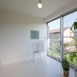 互い違いの内壁/homeHR 2階サンルーム