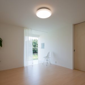 互い違いの内壁/homeHR 2階寝室