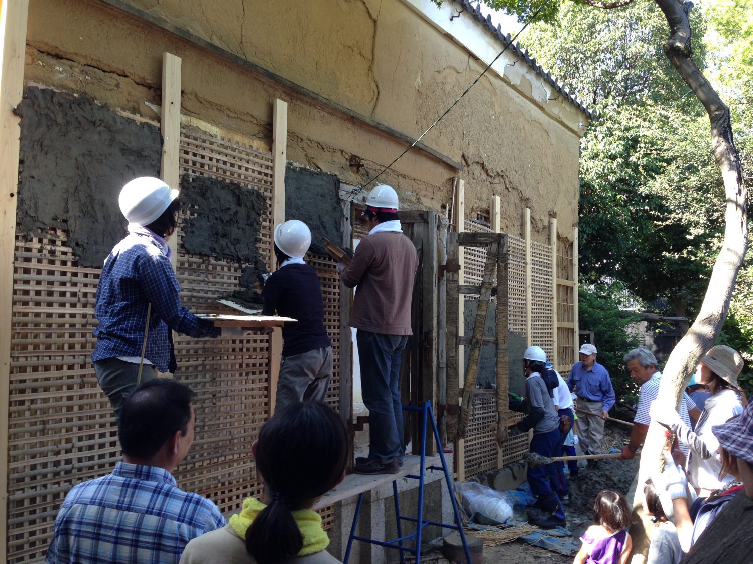 半田市　半六邸　土壁塗りワークショップ