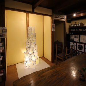 半六ツリー for クラdeクラ ツインカーボから照明の光が透ける