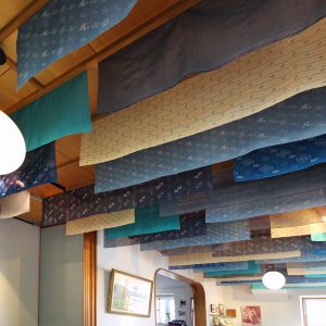 天井の布地 布地は一枚一枚お施主様と吊っていった