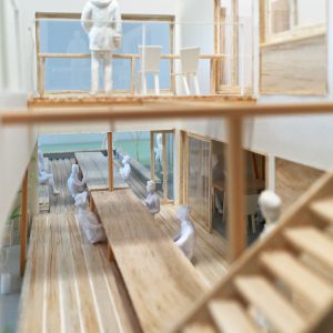 藤里の大きな縁側と掘りごたつ 模型写真　内観