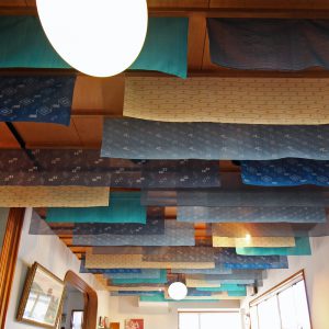 天井の布地 天井を見上げる