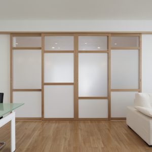 半透明の中庭/homeKZ リビングと子供室の関係（建具を閉めた状態）