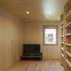 半透明の中庭/homeKZ 防音室
