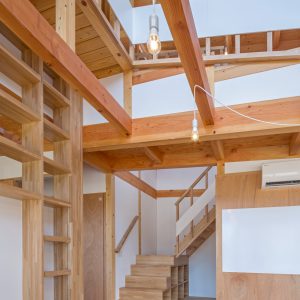 片流れの離れ/homeYG 階段